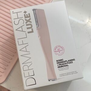 Dermaflash Luxe+ Sonic Dermaplaning Peach Fuzz Removal